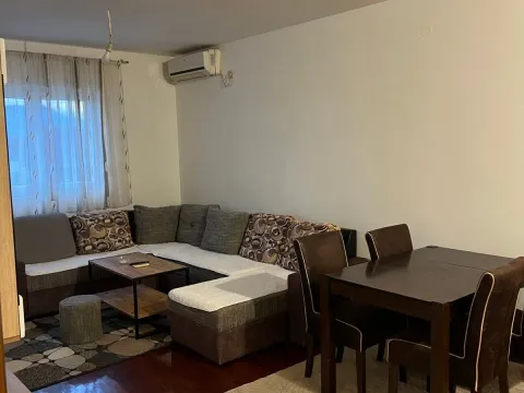 Izdavanje, jednosoban stan, 44m², Stari Aerodrom, Podgorica - image 1