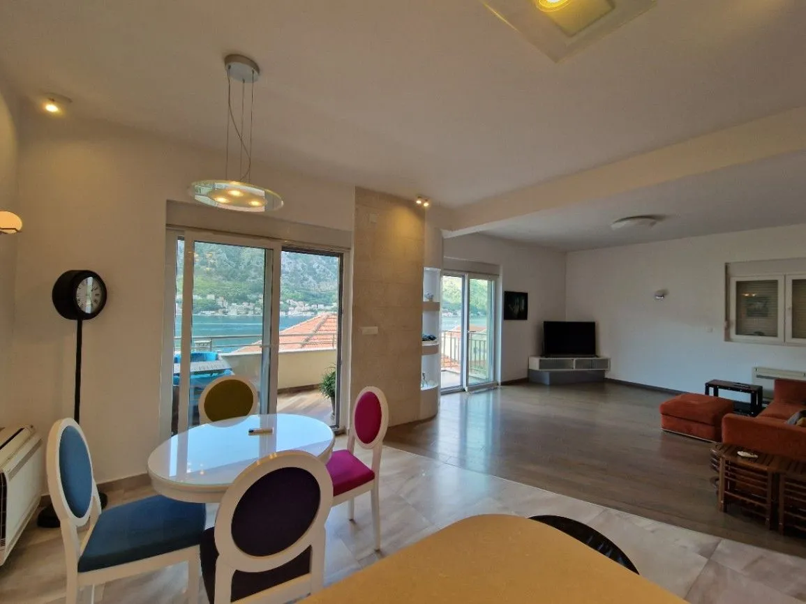 Prodaja, dvosoban stan, 108m², Centar, Kotor