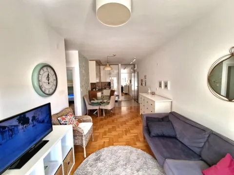 Izdavanje, dvosoban stan, 54m², Budva, Crna Gora - image 25