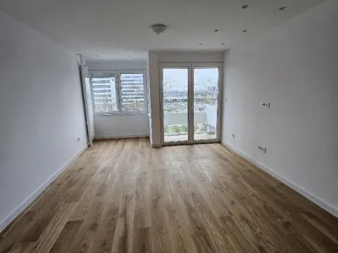 Poslovni prostor in Novi Beograd Blok 23