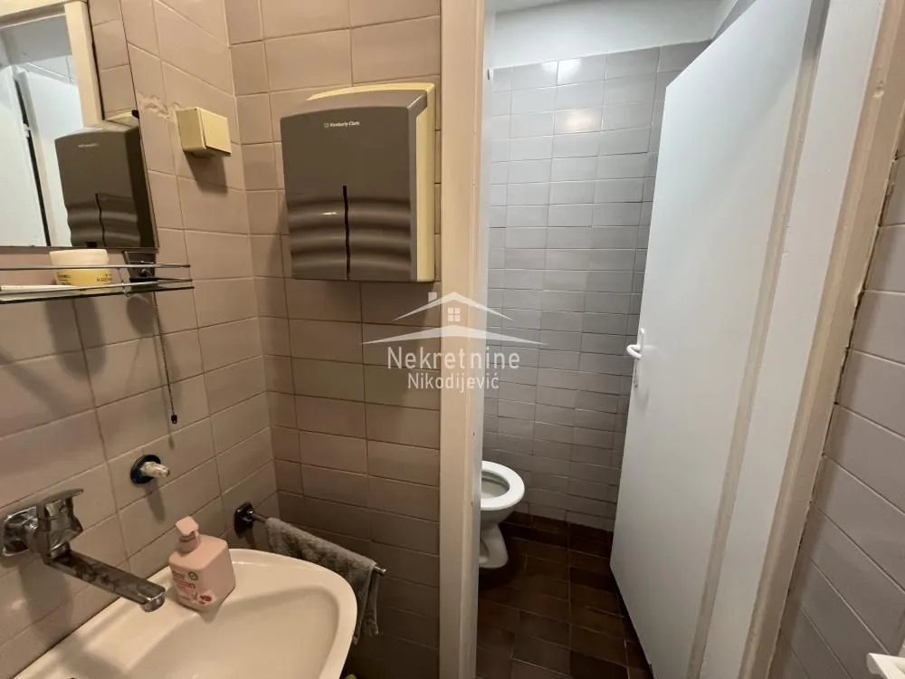 Rent, office space, 136m², Čukarica, Beograd