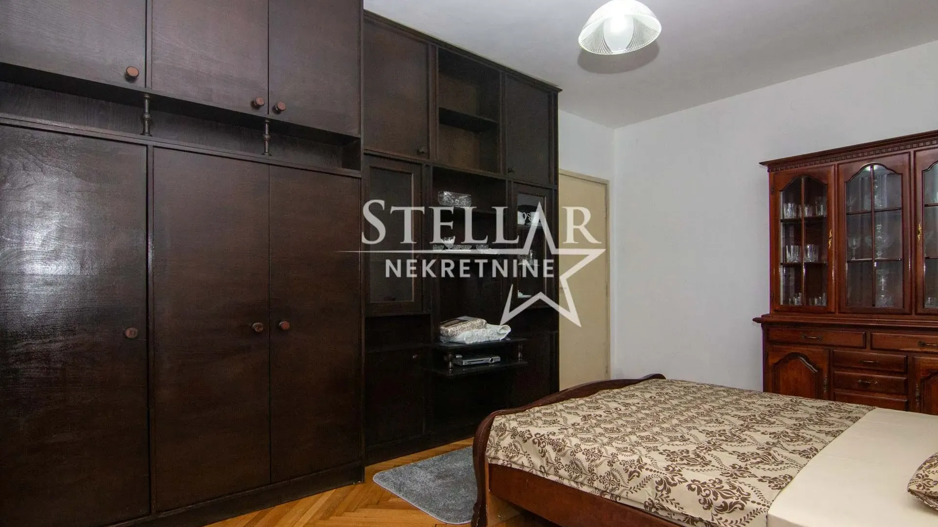 Izdavanje, dvosoban stan, 80m², Centar, Podgorica