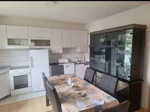 Izdavanje, kuća, 130m², Tološi, Podgorica - image 2