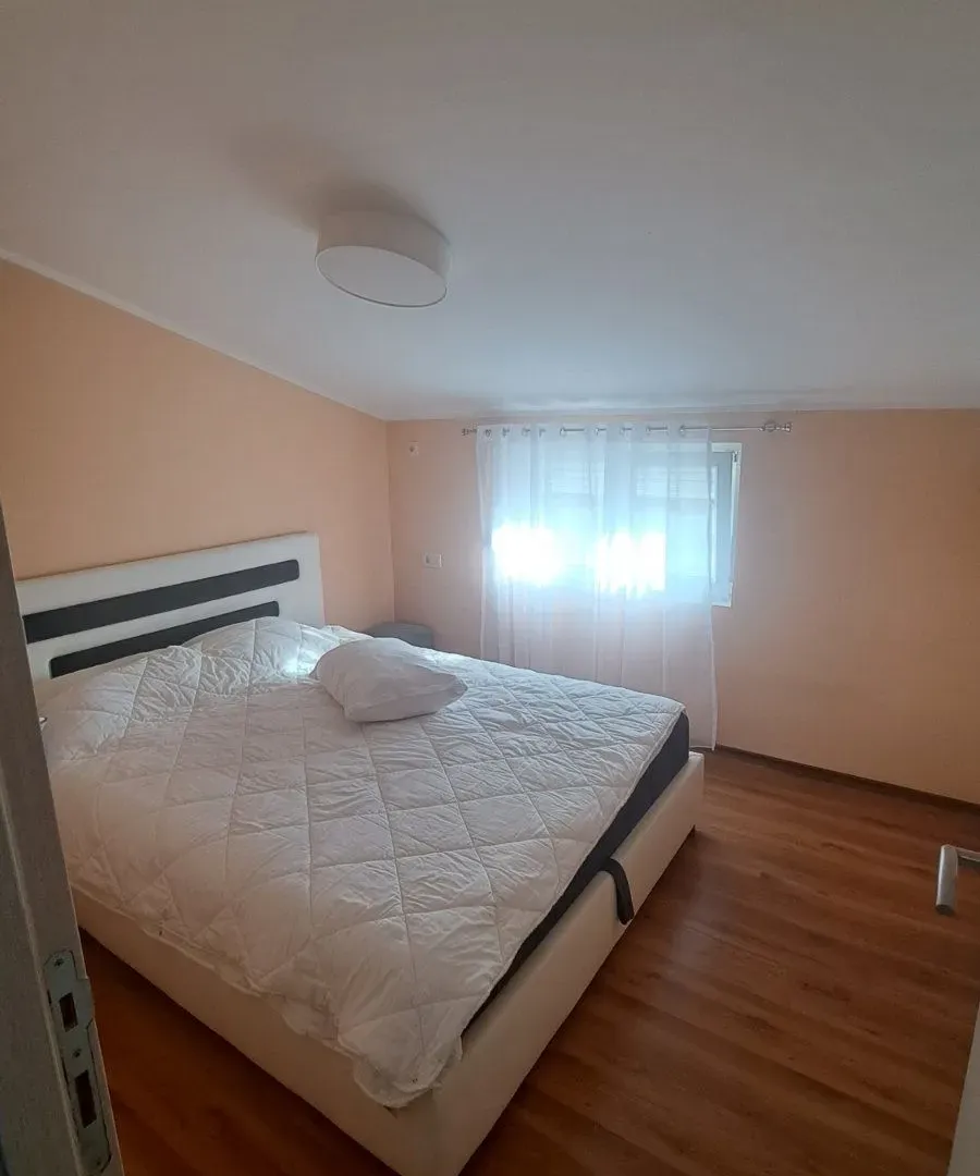 Izdavanje, trosoban stan, 106m², Tripovići, Tivat