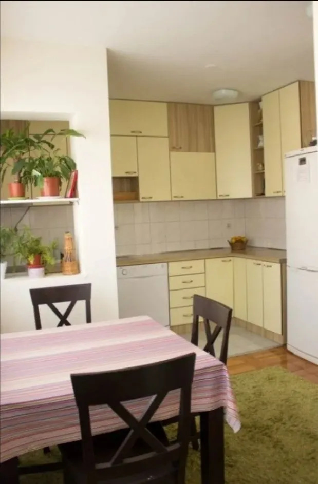 Izdavanje, jednosoban stan, 50m², Stari Aerodrom, Podgorica