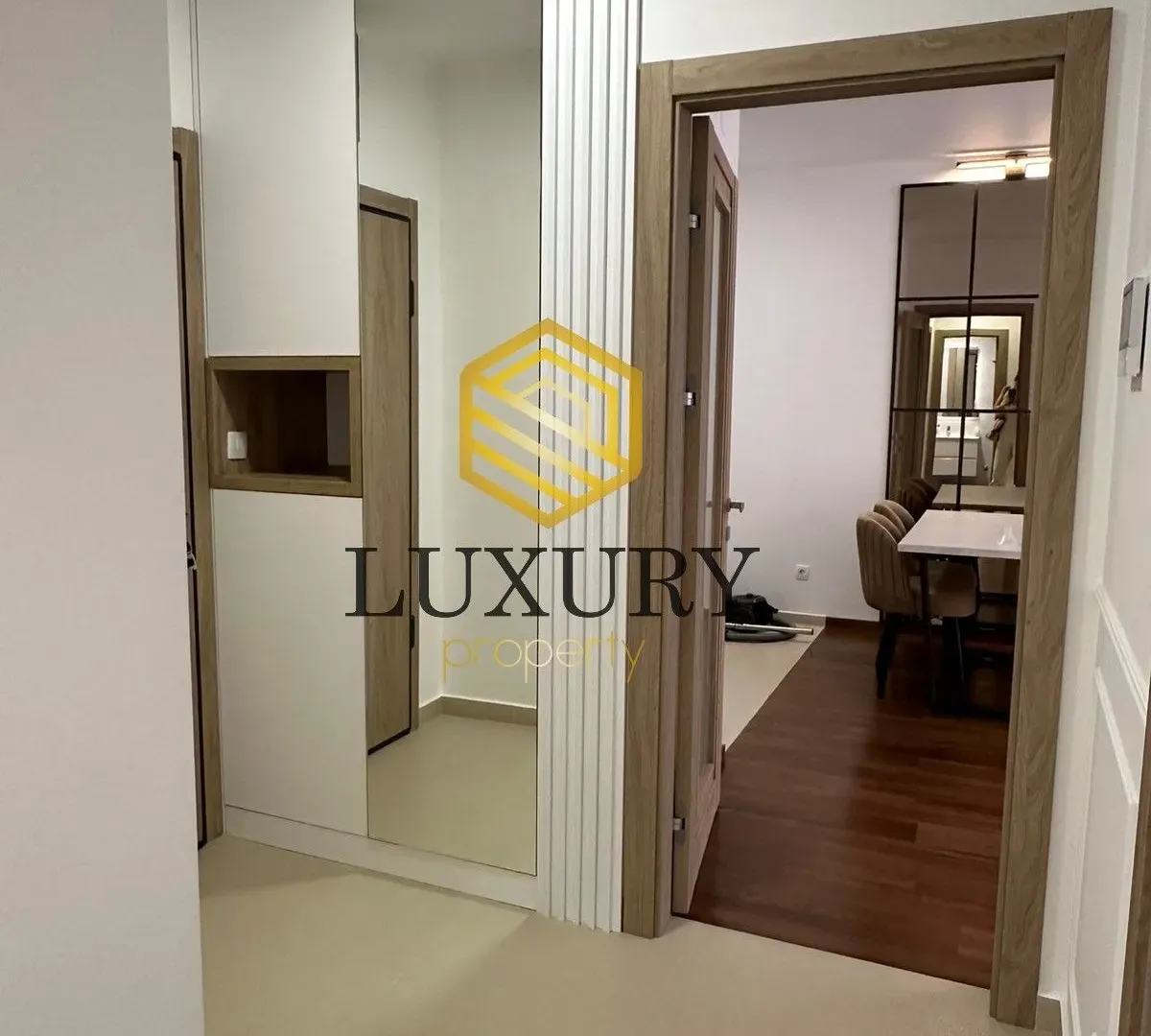 Izdavanje, dvosoban stan, 72m², Master Kvart, Podgorica