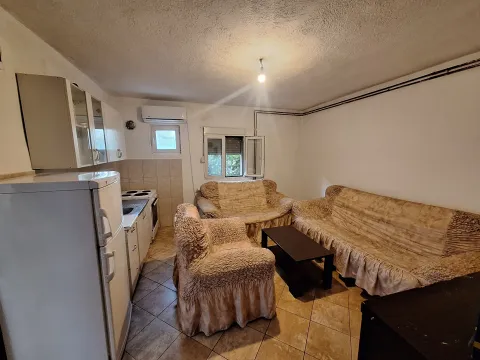 Izdavanje, kuća, 45m², Tološi, Podgorica - image 4