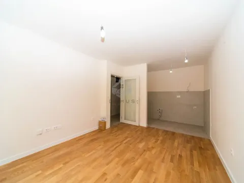 Izdavanje, jednosoban stan, 40m², Pobrežje, Podgorica - image 2