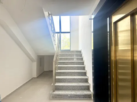 Prodaja, dvosoban stan, 65m², Ulcinj, Crna Gora - image 5