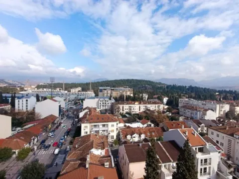 Izdavanje, jednosoban stan, 45m², Centar, Podgorica - image 3