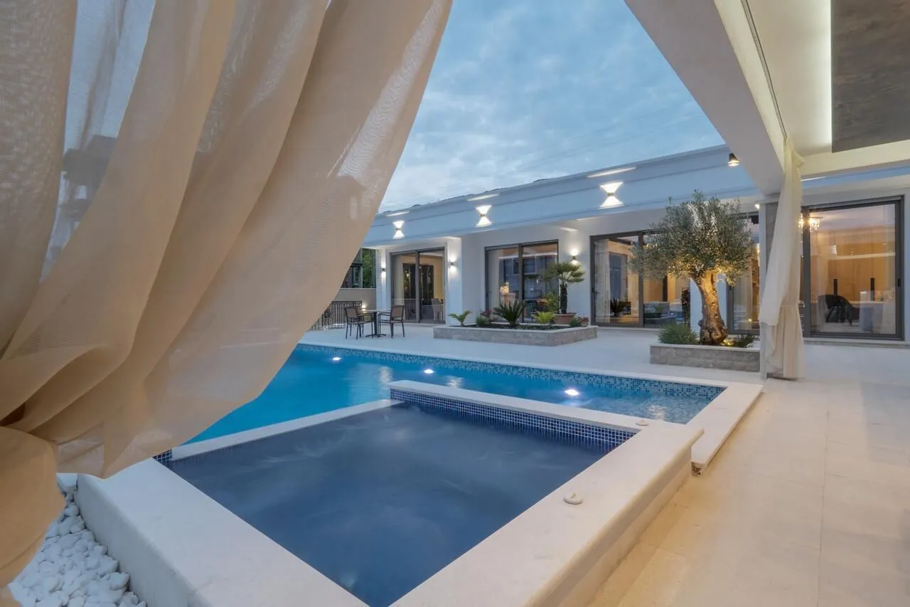 Sale, house, 190m², Prijevor, Budva