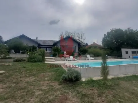 Sale, house, 234m², Granice, Mladenovac