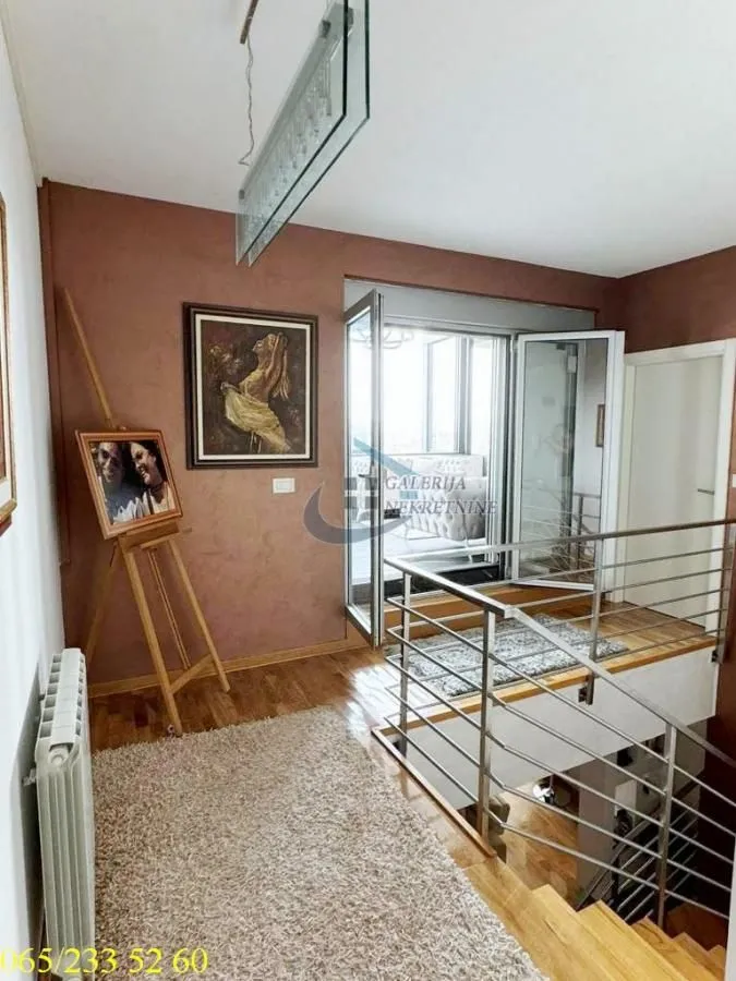 Sale, four bedroom apartment, 270m², Skojevsko Naselje, Beograd