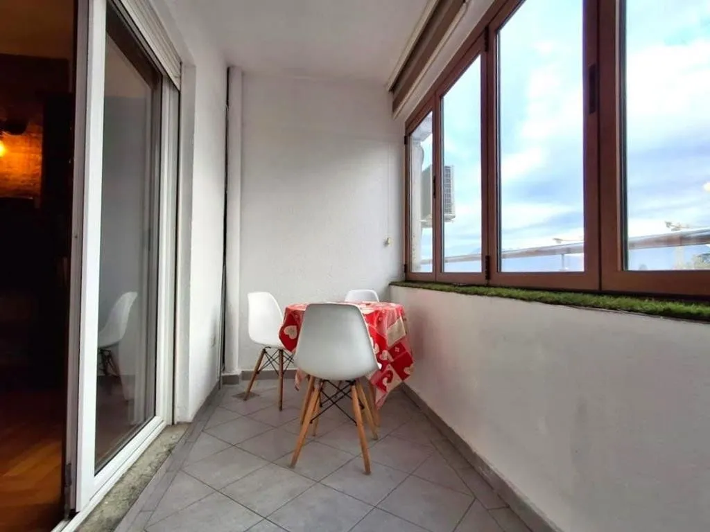 Izdavanje, jednosoban stan, 50m², Podgorica, Crna Gora
