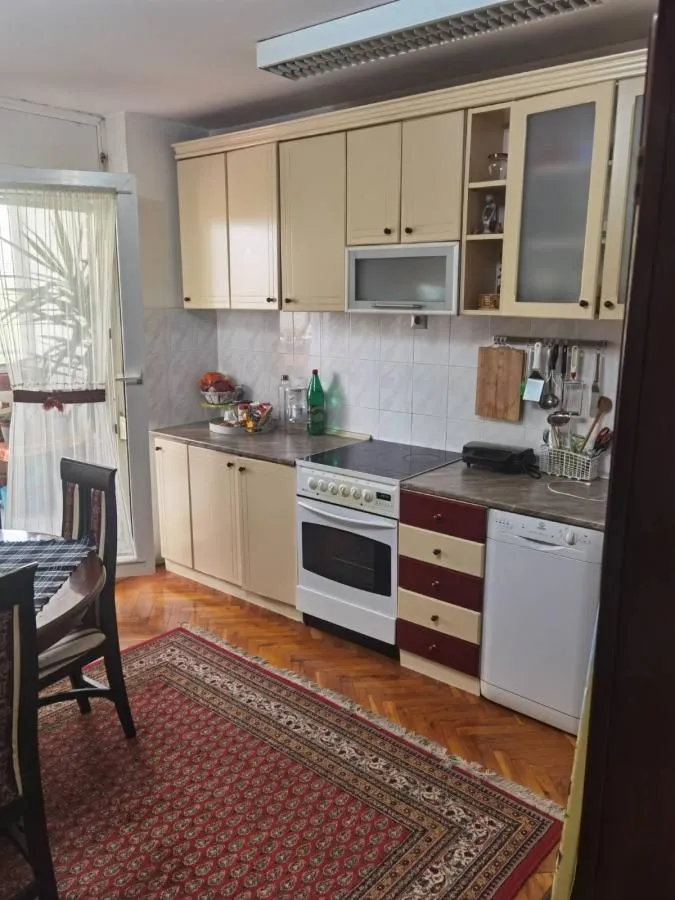 Prodaja, trosoban stan, 79m², Novo naselje, Novi Sad