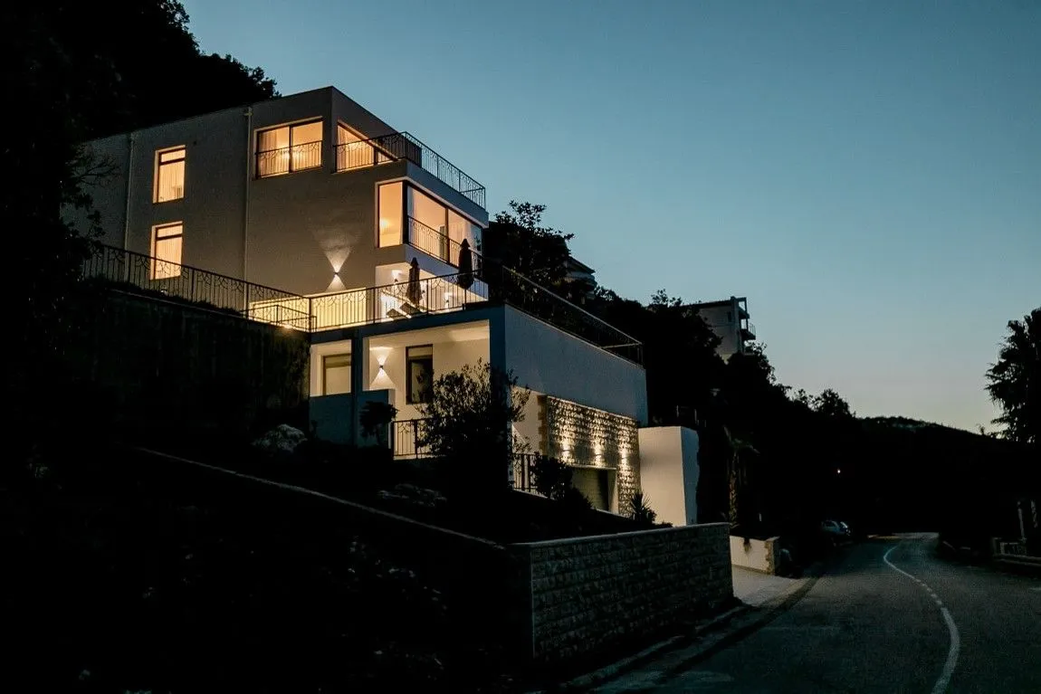 Sale, house, 236m², Njivice, Herceg Novi