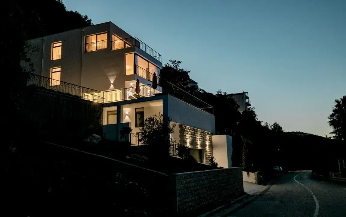 Prodaja, kuća, 236m², Njivice, Herceg Novi