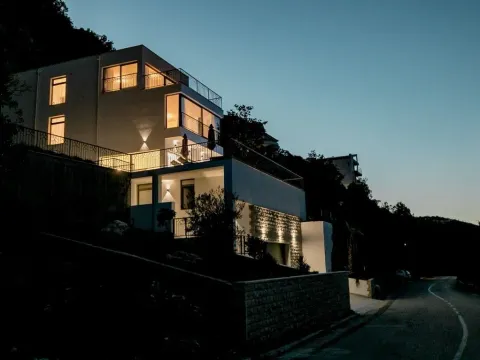 Prodaja, kuća, 236m², Njivice, Herceg Novi