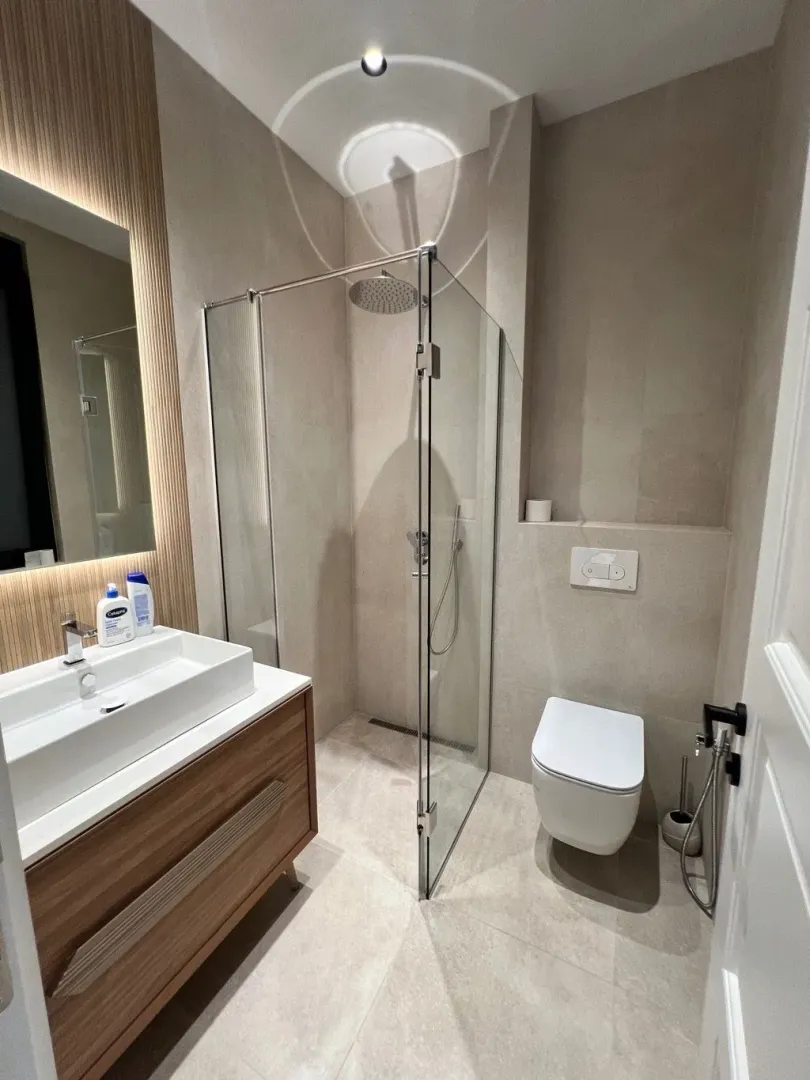 Izdavanje, kuća, 230m², Gornja Gorica, Podgorica