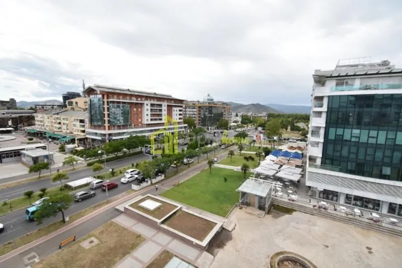 Izdavanje, trosoban stan, 117m², Preko Morače, Podgorica