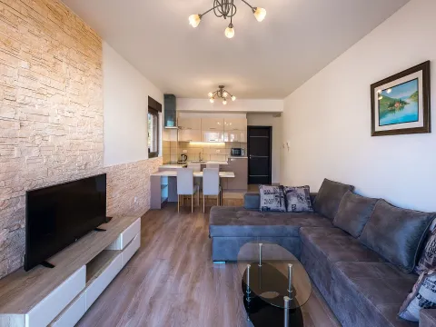 Daily-rent, two bedroom apartment, 51m², Budva, Crna Gora - image 10