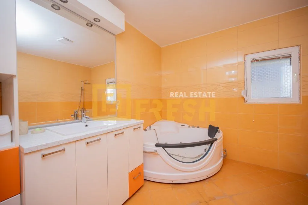 Prodaja, kuća, 250m², Ostalo, Podgorica