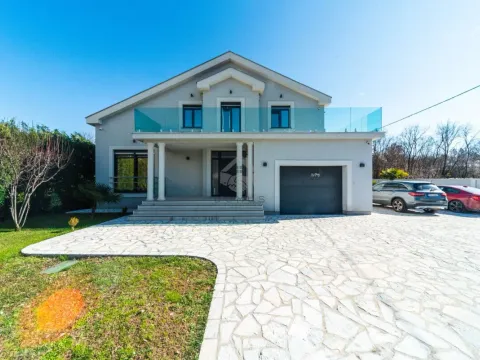 Izdavanje, kuća, 220m², Podgorica, Crna Gora - image 2