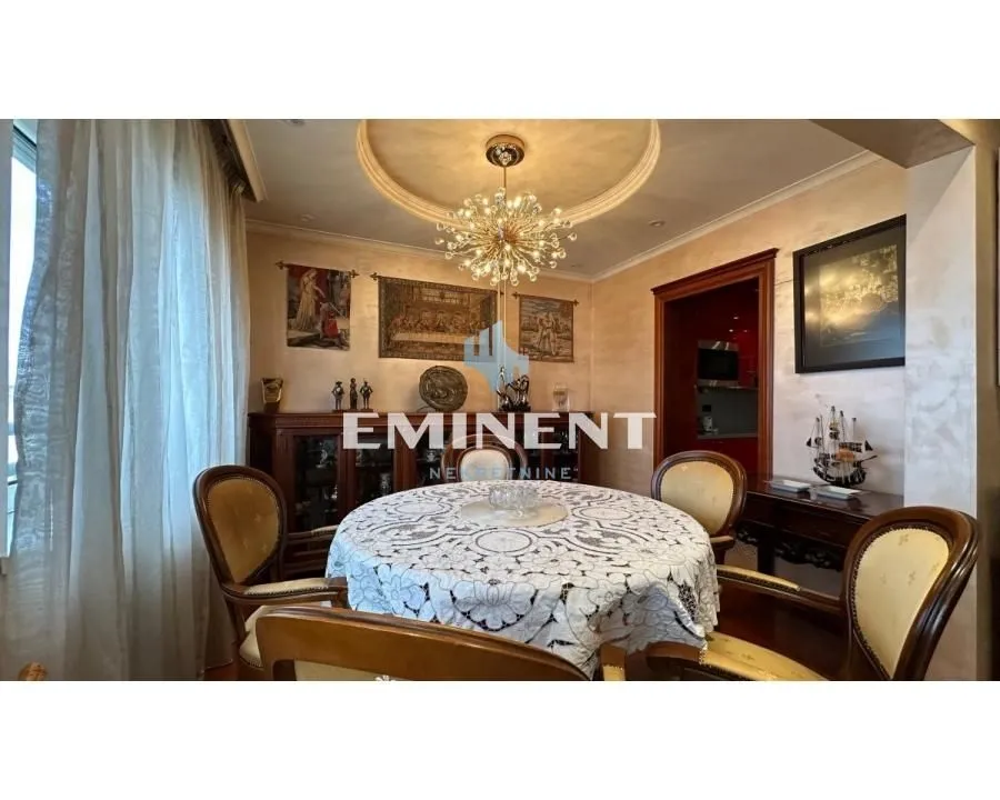 Izdavanje, trosoban stan, 140m², Stari Grad, Beograd