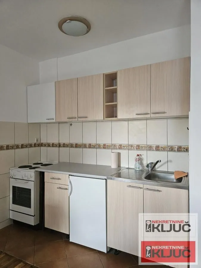 Izdavanje, garsonjera, 28m², Centar, Novi Sad