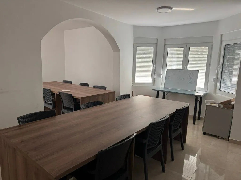 Izdavanje, kuća, 500m², Stari Aerodrom, Podgorica