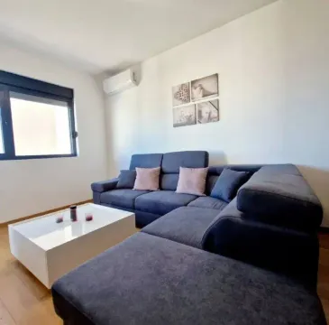 Sale, one bedroom apartment, 45m², Bečići, Budva - image 4