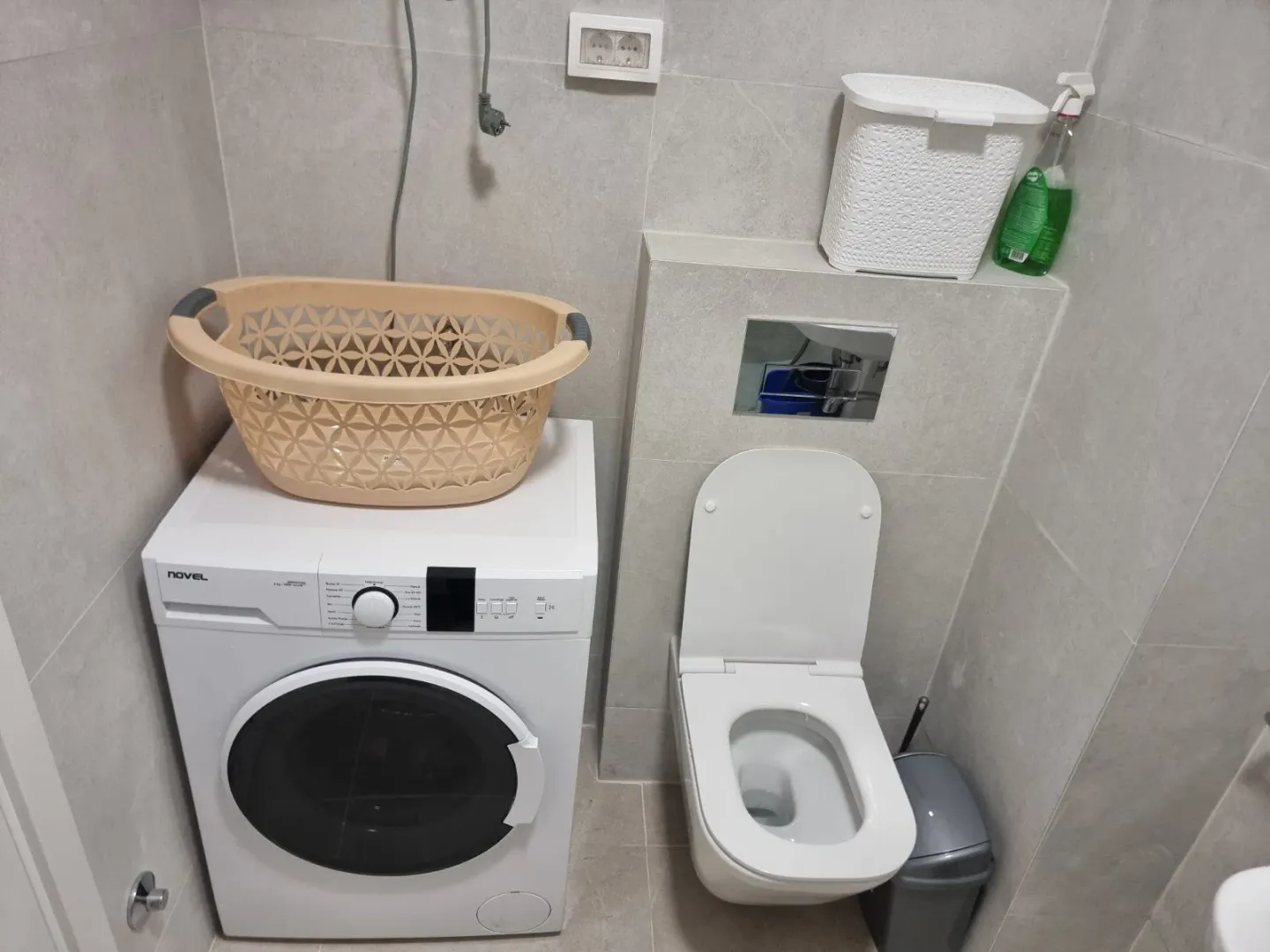 Bathroom with a toilet and a washing machine.