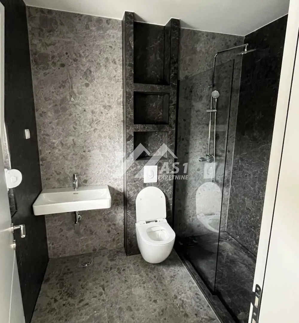 Izdavanje, poslovni prostor, 152m², Veternik, Novi Sad Sve Podlokacije