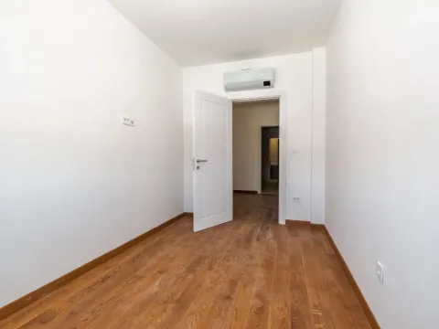 Izdavanje, stan, 129m², Tološka šuma, Podgorica - image 5