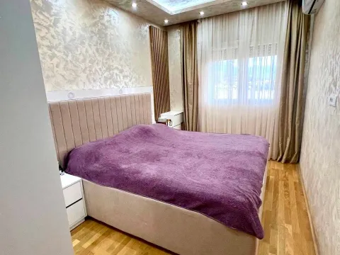 Izdavanje, trosoban stan, 70m², Stari Aerodrom, Podgorica - image 7