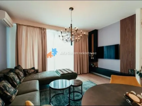 Izdavanje, trosoban stan, 87m², Savski Venac, Beograd