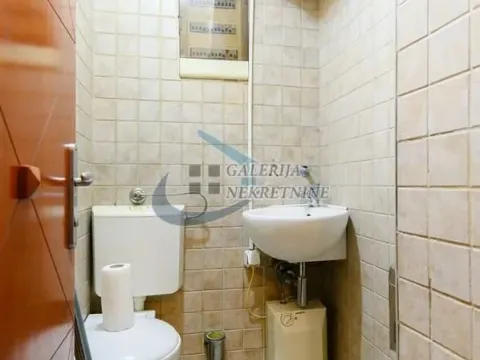 Izdavanje, poslovni prostor, 200m², Skadarlija, Beograd - image 16