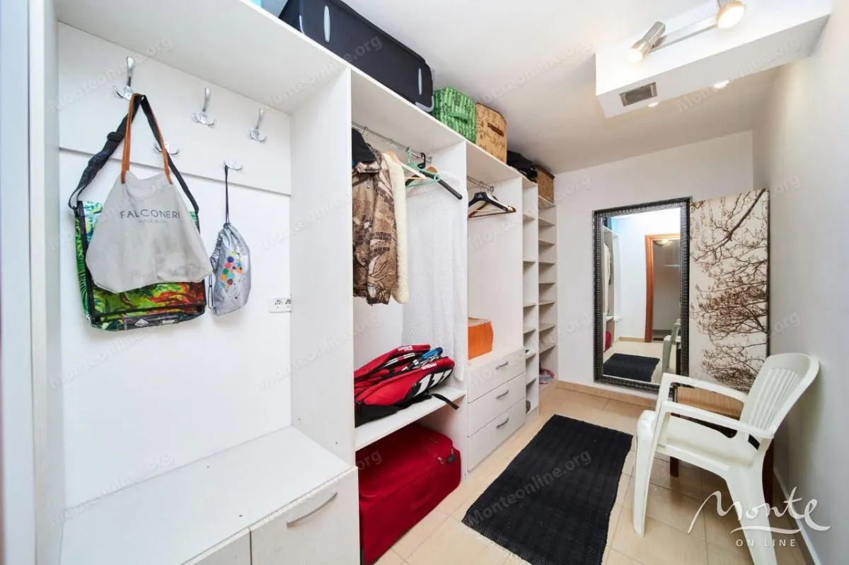 Sale, house, 495m², Bečići, Budva