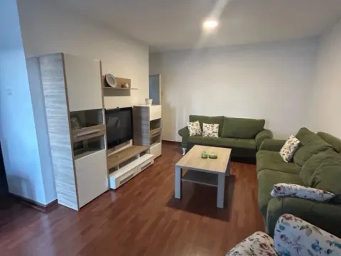 Izdavanje, trosoban stan, 98m², Preko Morače, Podgorica