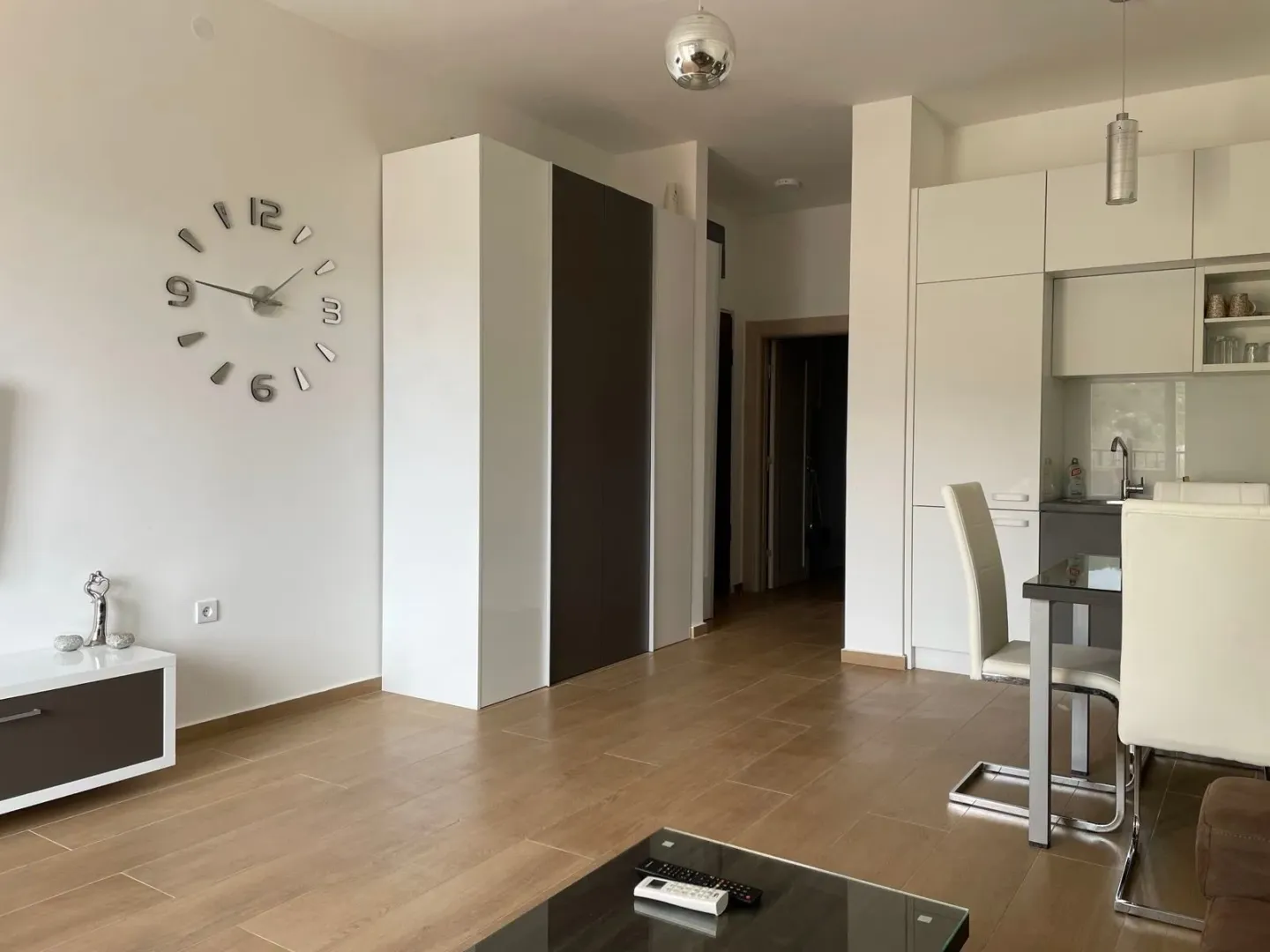 Izdavanje, jednosoban stan, 63m², Pržno, Budva