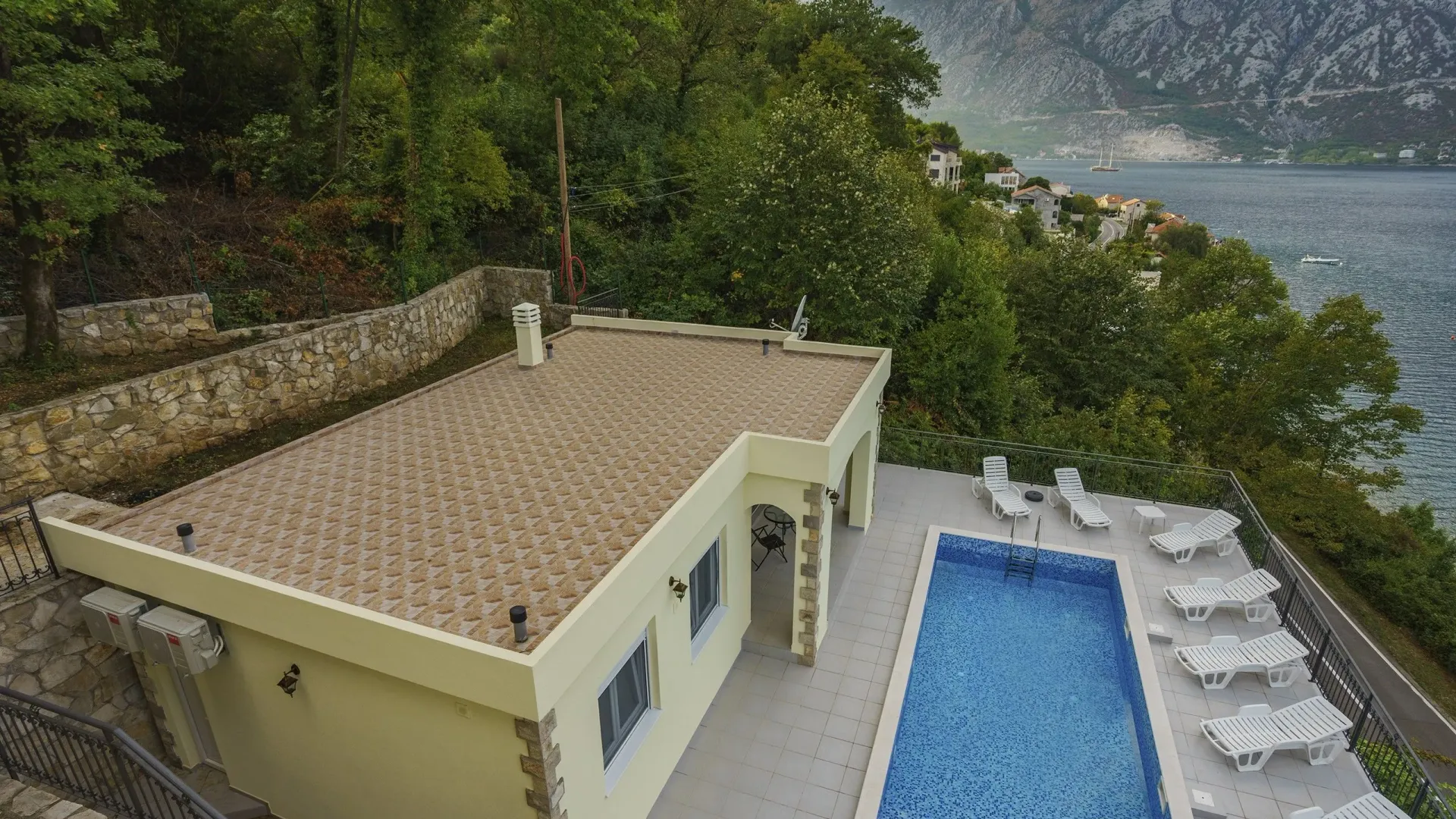 Sale, house, 358m², Kostanjica, Kotor