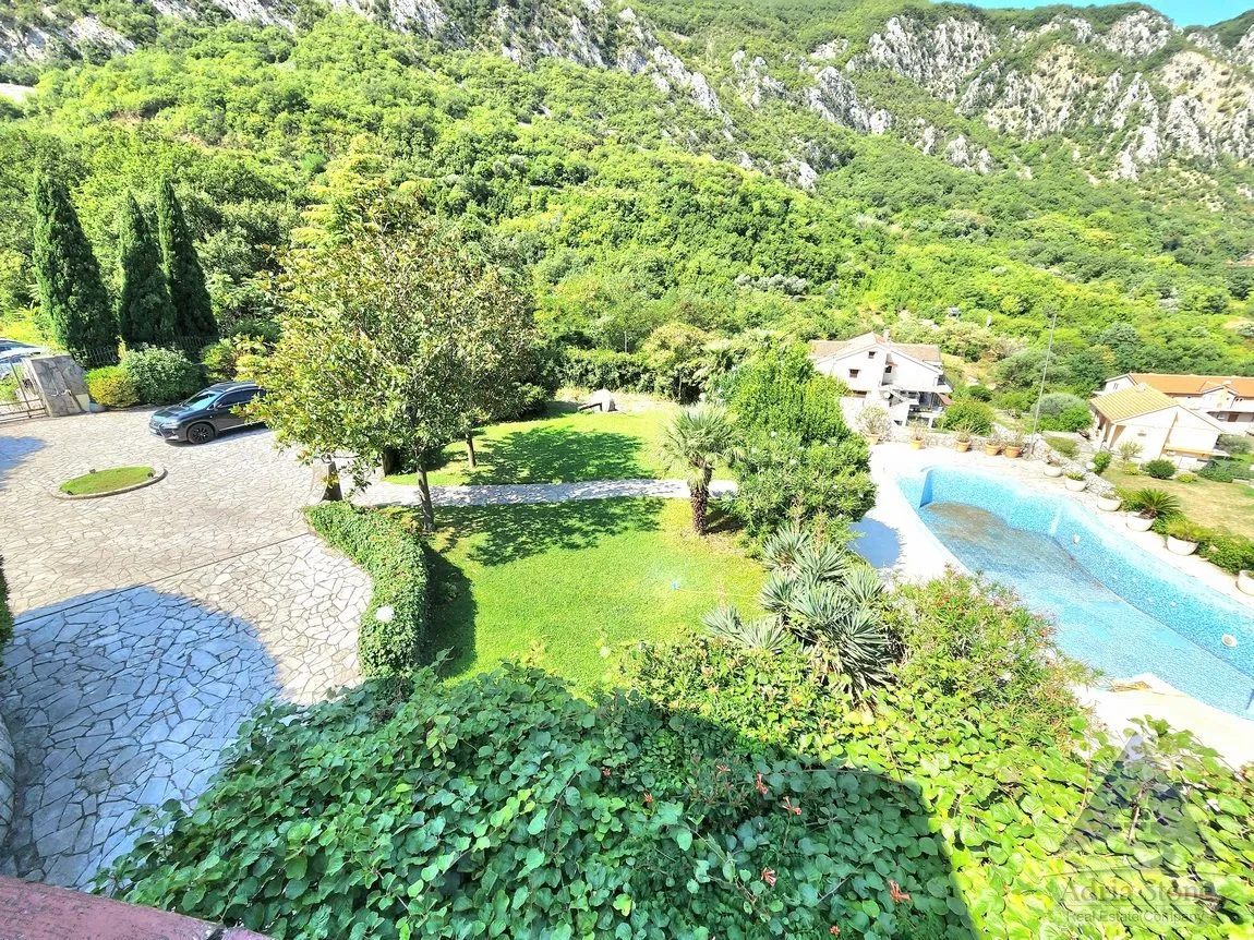 Prodaja, kuća, 1500m², Škaljari, Kotor