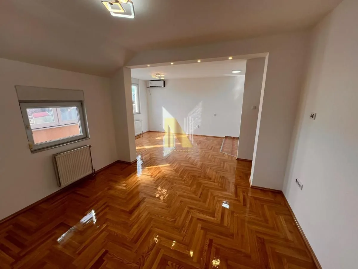 Prodaja, četvorosoban stan, 117m², Bulevar Evrope, Novi Sad Sve Podlokacije