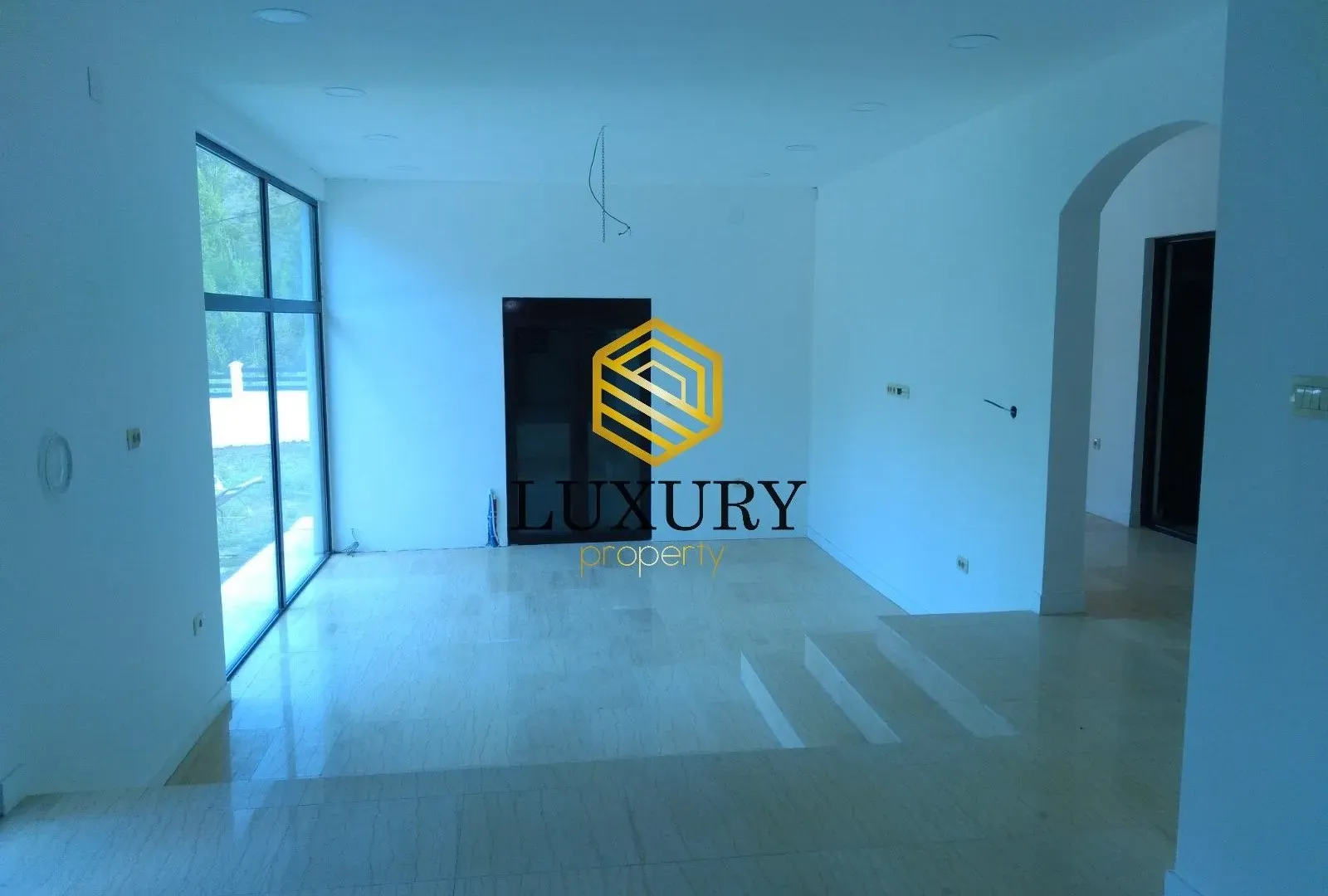 Izdavanje, kuća, 140m², Velje Brdo, Podgorica