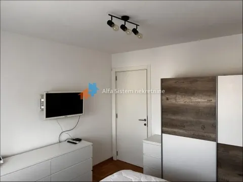 Izdavanje, trosoban stan, 70m², Stari Grad, Beograd - image 18