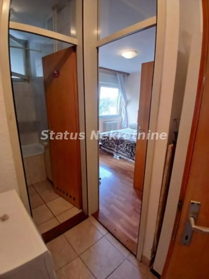 Izdavanje, trosoban stan, 60m², Banatić, Novi Sad Sve Podlokacije