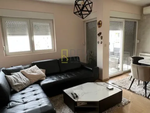 Prodaja, jednosoban stan, 53m², City Kvart, Podgorica - image 2