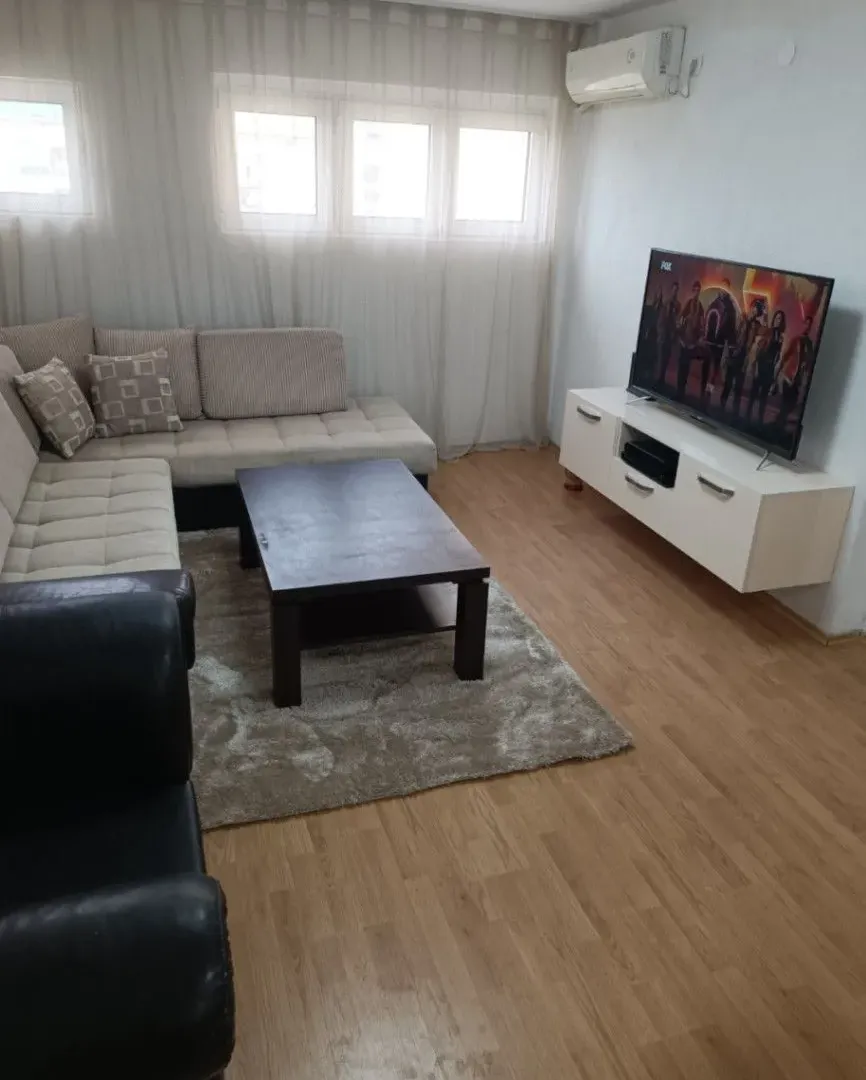 Izdavanje, dvosoban stan, 58m², Centar, Podgorica