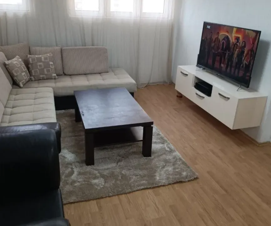 Izdavanje, dvosoban stan, 58m², Centar, Podgorica