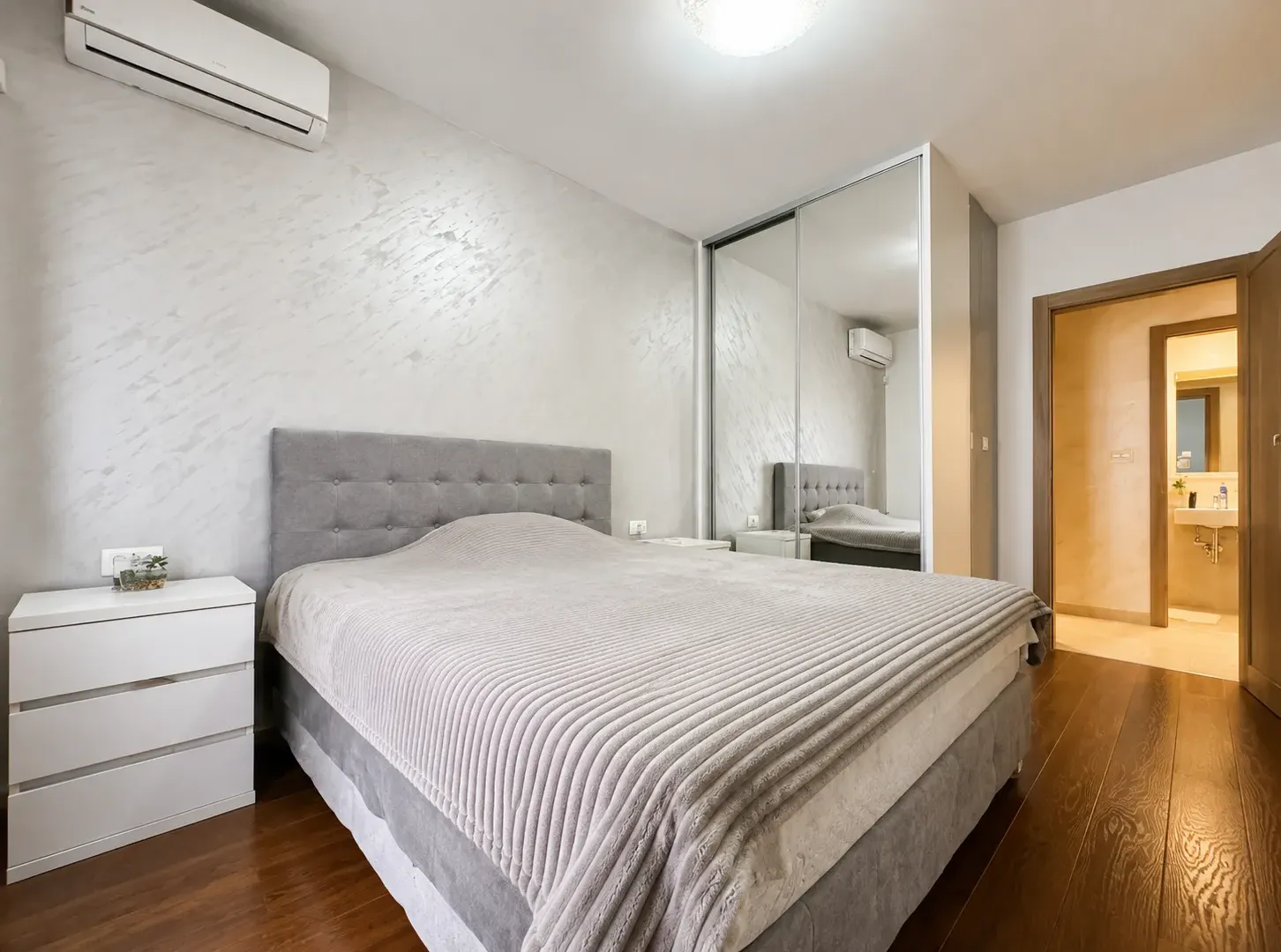 Izdavanje, dvosoban stan, 74m², Master Kvart, Podgorica